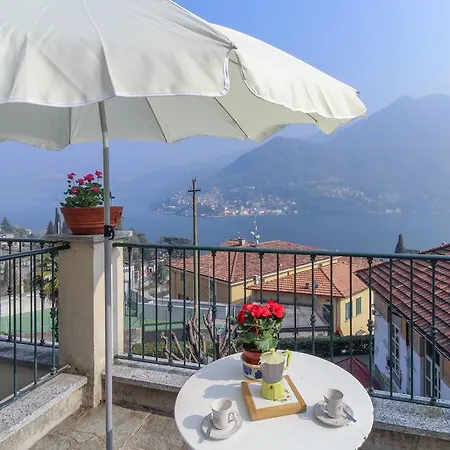 アパート A Terrace For Daydreaming Near Como *