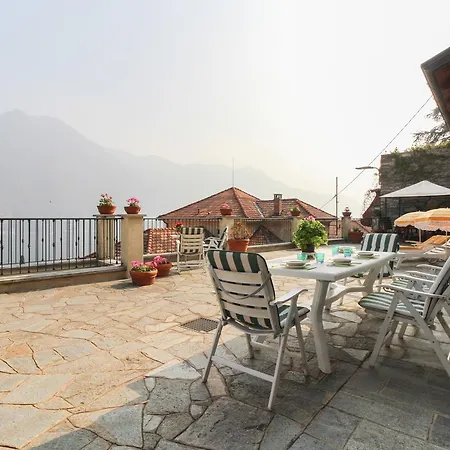 アパート A Terrace For Daydreaming Near Como *